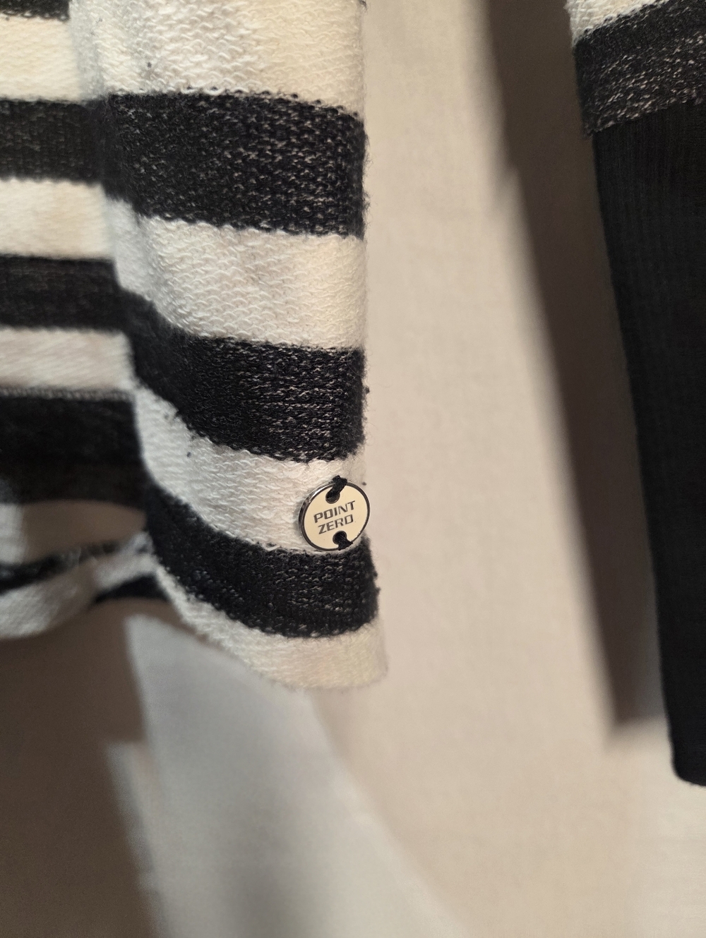 Y2k Striped Sz M Long Sleeve Sweater With Zipper Detail Long Cuff Grunge Goth - Picture 15 of 15
